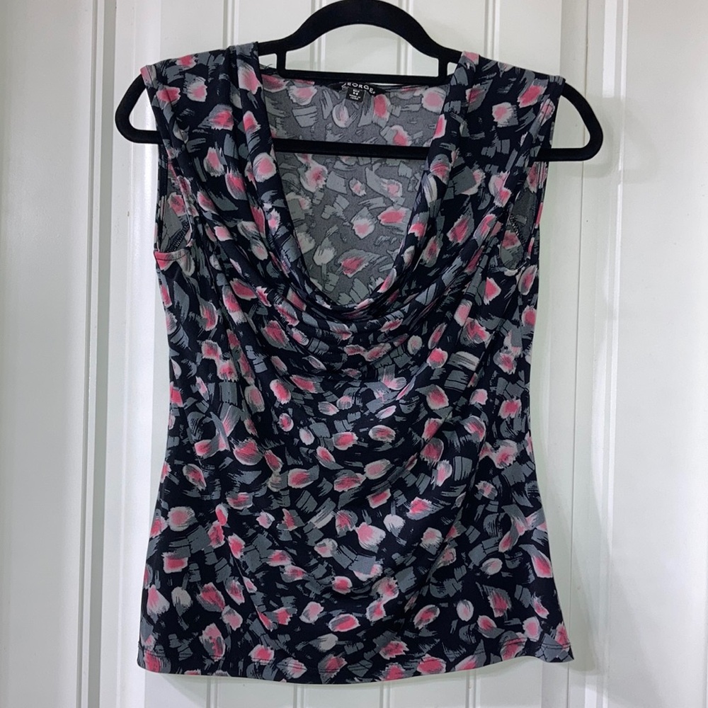 Sleeveless floral blouse. Size small
